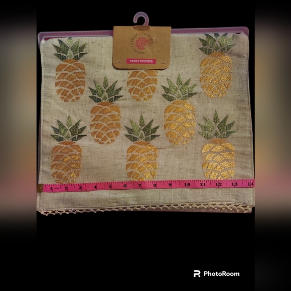 Embroidered Pineapple Tablerunner NWT - Picture 7 of 9